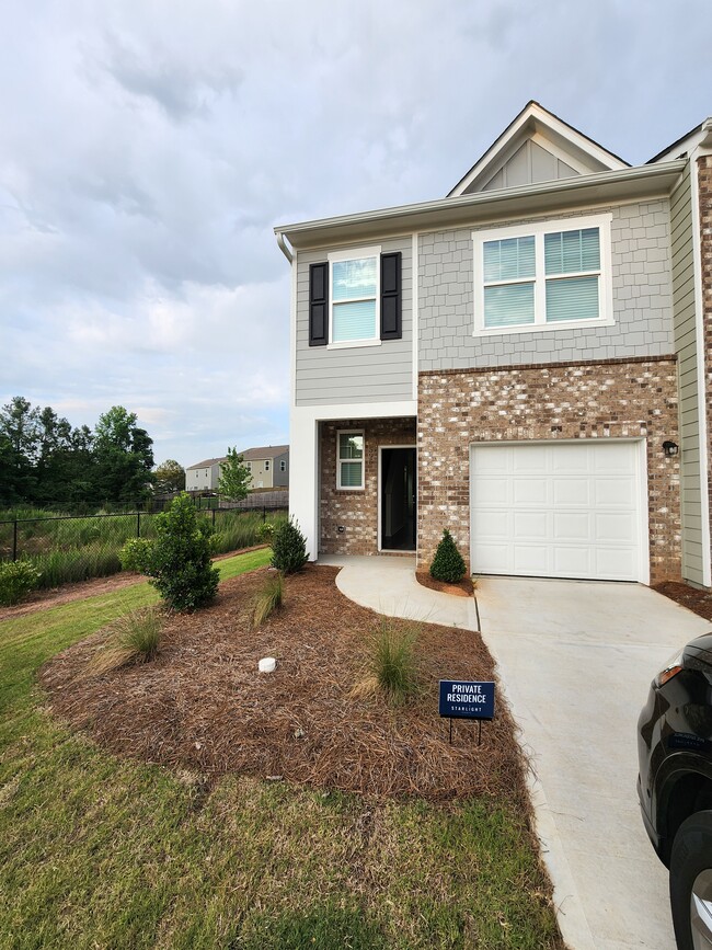 Building Photo - 595 Magnolia Cir