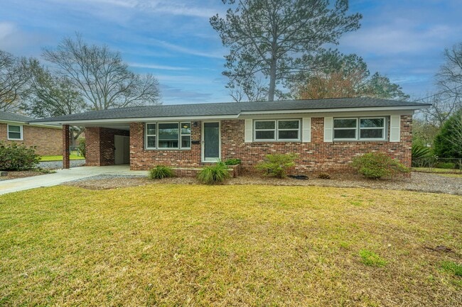 Building Photo - Charming Hanahan Ranch with Hardwood Floor...
