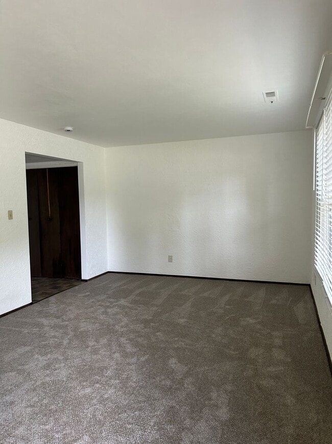 935 Fair Oaks Dr