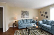2BR, 2BA - 1050 SF Deluxe- Living Area