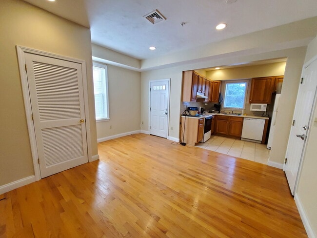 Photo - 466 Green St Unit U2