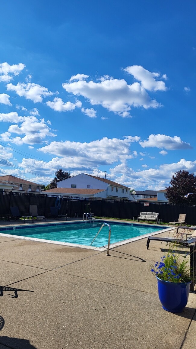 37435 Colonial Dr Unit Two Stories