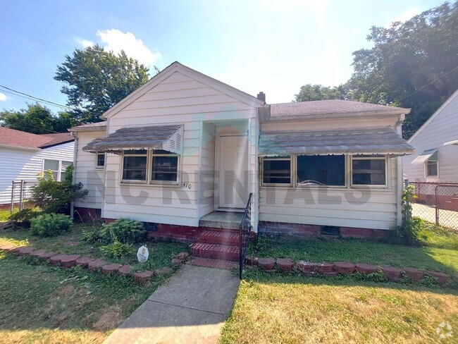 Building Photo - UNDER RENOVATION: 2-Bedrooms and 1-Bathroo... Rental