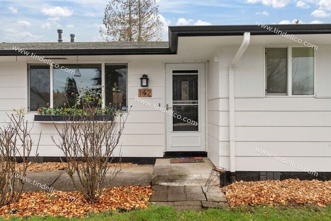 Photo - Updated 2bd, 2ba home that offers modern comfort and thoughtful design in the heart of Oregon City.