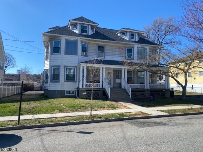 Building Photo - 29 High St Unit 1R