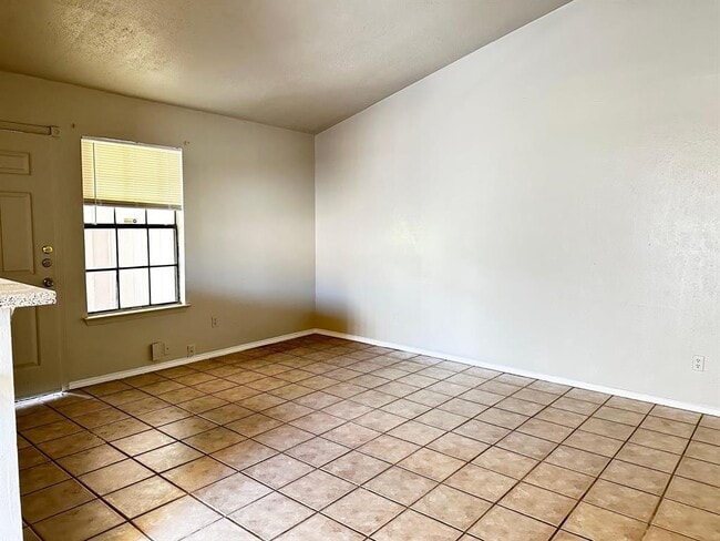 Photo - 1102 Hickory Grove Dr