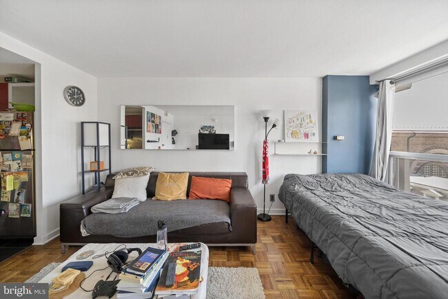 Building Photo - 224 W Rittenhouse Square Unit 715B