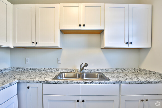 1BR 1 BA 850 SQ FT Kitchen - The Pointe at Augusta Rental