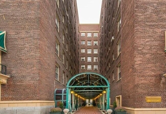Building Photo - 29 S State St