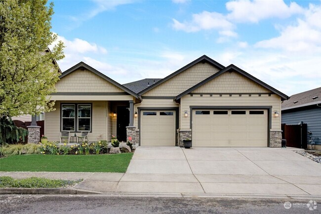 Building Photo - Beautiful Home with lots of upgrades
