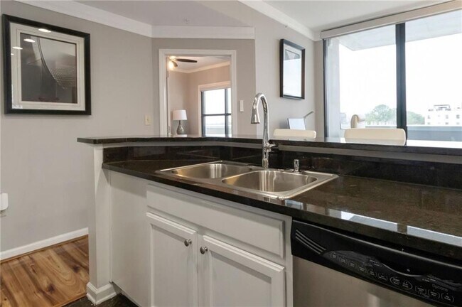 Photo - 3040 Peachtree Rd