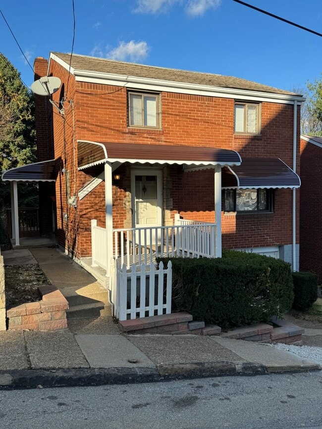 Cozy 3 Bedroom 1 Bathroom House - Cozy 3 Bedroom 1 Bathroom House