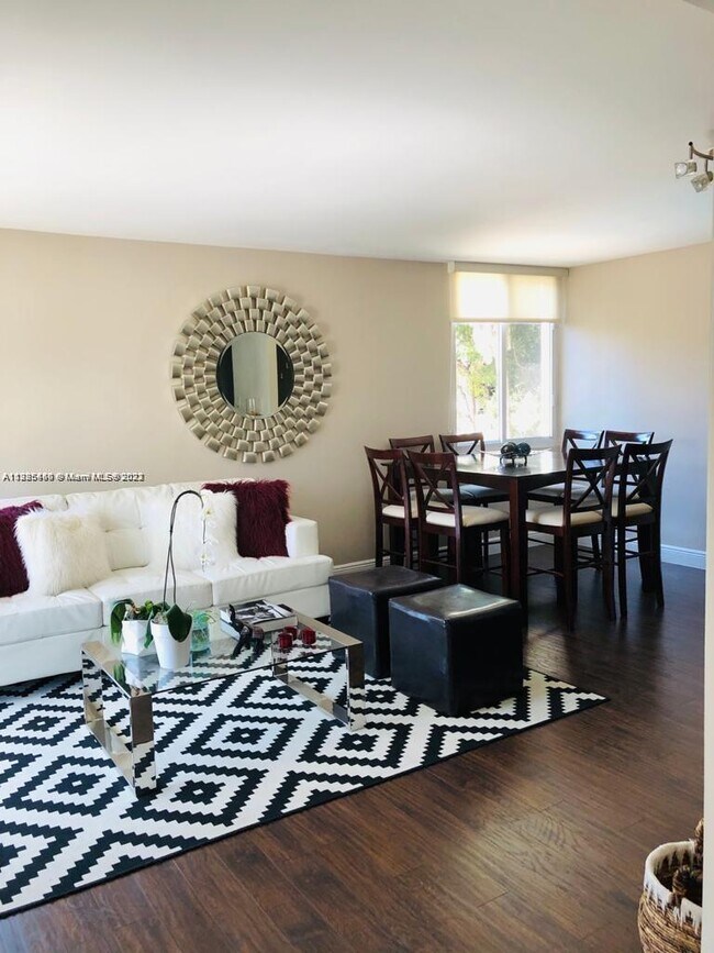 Photo - 800 N Miami Ave