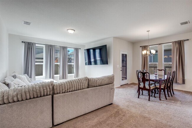 Photo - 211 Pitkin Dr