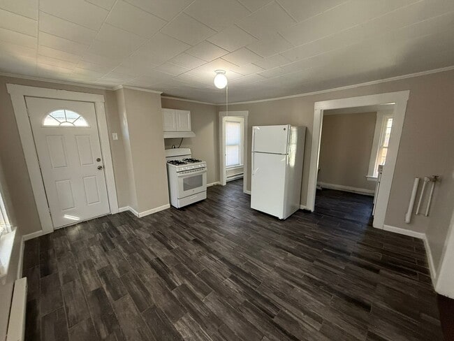 Building Photo - 45 Aspen St Unit 45 Aspen St. - 2