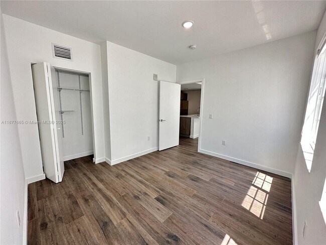 Photo - 1570 Euclid Ave Unit 05