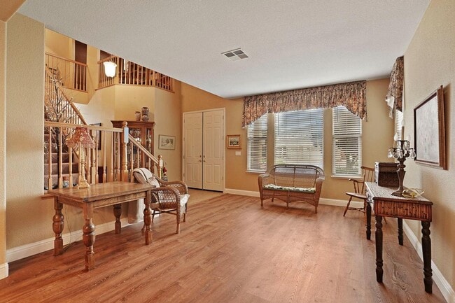Photo - 549 Glenbriar Cir