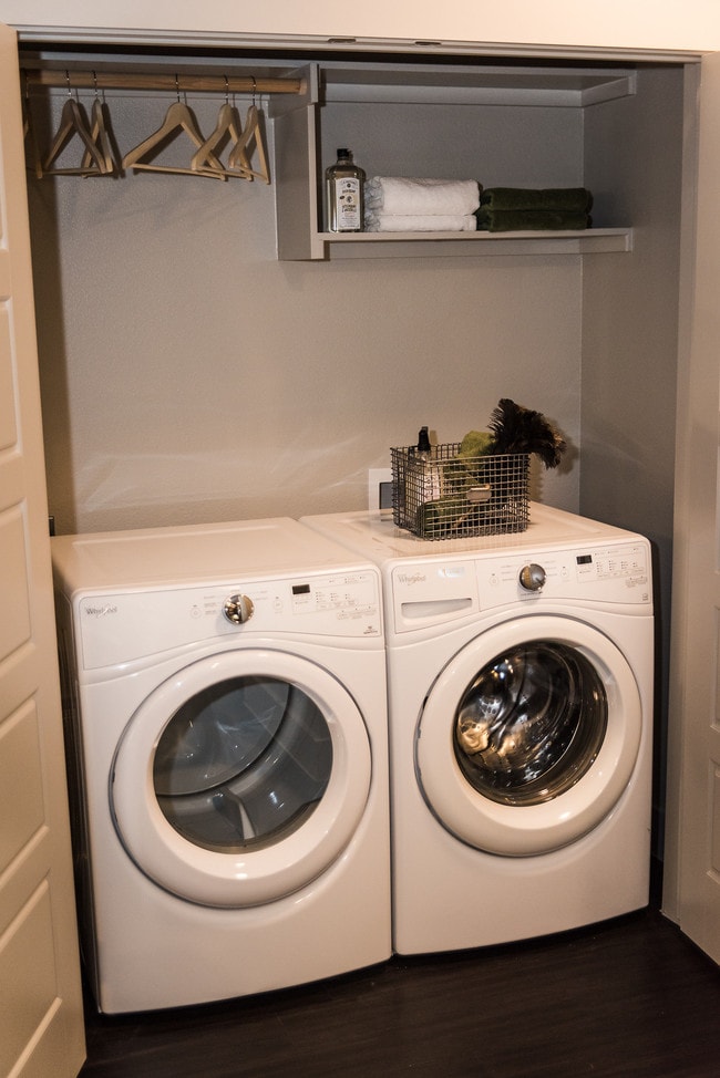 Washer/Dryer included