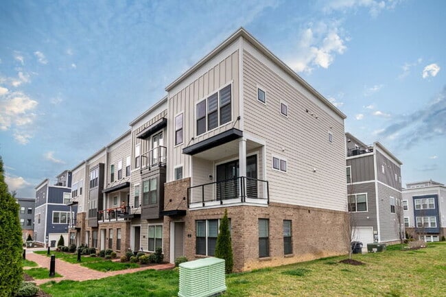 Modern End-Unit Townhome in Rocketts Landing with an Incredible Rooftop Terrace