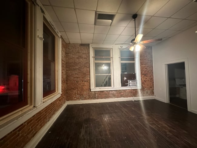Building Photo - 112 W McPherson Rental