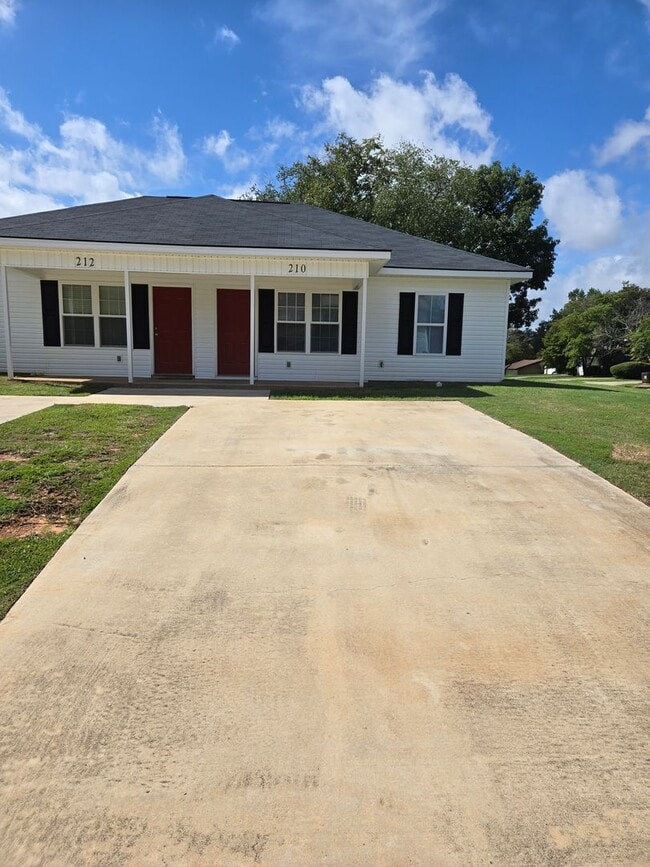 Building Photo - Woodcrest Knolls 210-212 Unit 210 Woodcrest Knolls