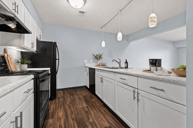 Fairfax Apartments - Lansing, MI