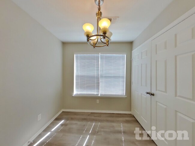 Photo - 1106 Castleman Dr