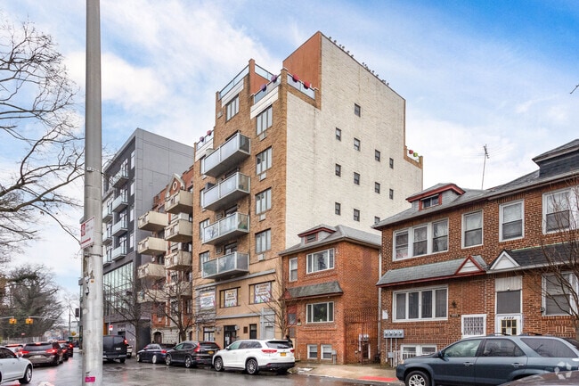 Photo - 3360 Shore Pky