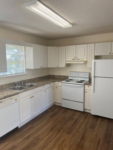 Photo - 131 Brooke Ln NE