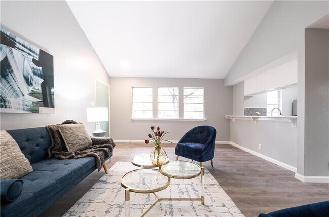 Photo - 102 Nicole Cove