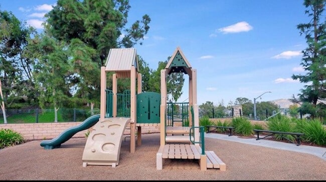 Photo - Carmel Mountain Ranch- Elegant Townhome in...