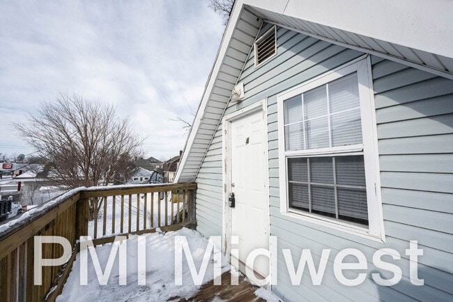 Photo - "Charming 1-Bedroom Retreat in Kokomo – Cozy Living with 750 Sq Ft of Comfort!" Unit 4