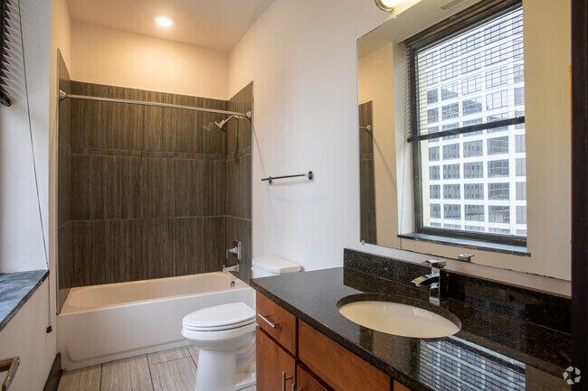 1HAB, 1BA - 8th and Main