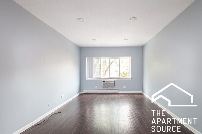 Photo - 3825 N Pine Grove Ave Unit 309