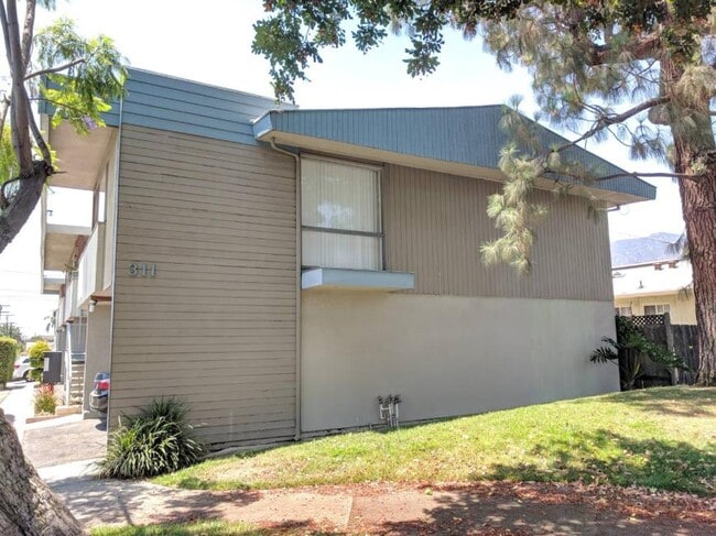 Building Photo - 1.0 bedroom in Monrovia California 91016 Unit 02 Rental
