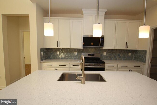 Photo - 390 Scranton Ln