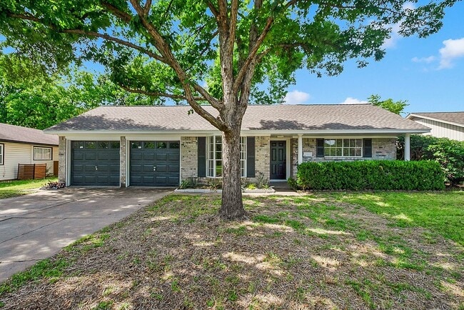 Building Photo - 5514 Chantilly Ln