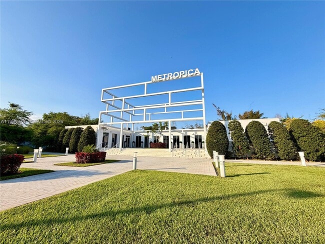 Photo - 2000 Metropica Wy Unit 2208