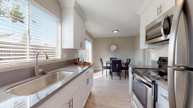 Henry Square- 2 Bed Luxury Townhomes