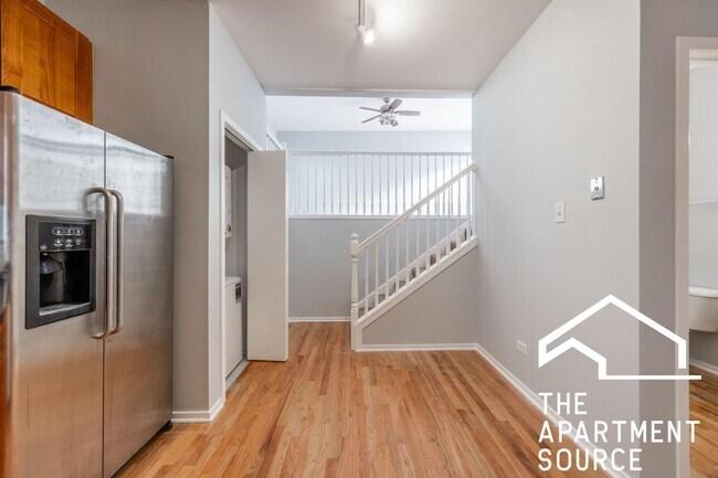 2320 W Adams St