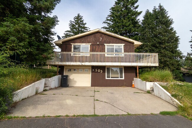 4 bedroom 3 bath house near EWU! - 4 bedroom 3 bath house near EWU!