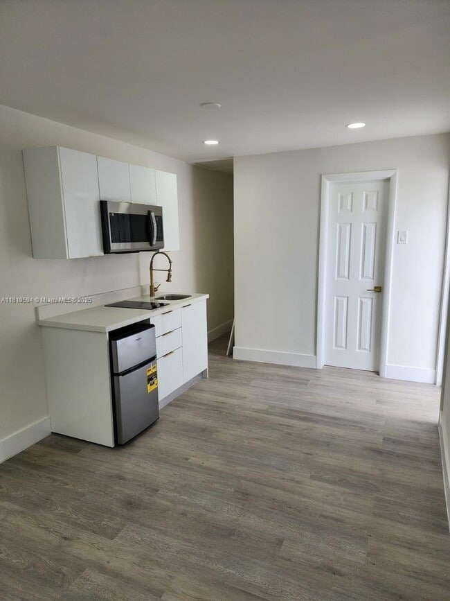 Photo - 2870 SW 26th St Apartment Unit 2