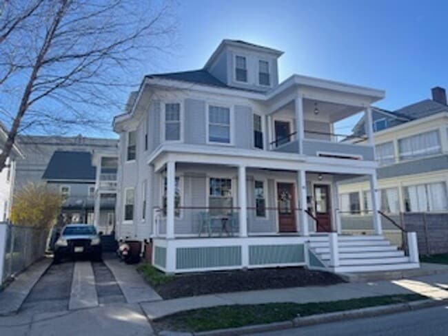 Building Photo - 66-68 Exeter St Unit Third Floor