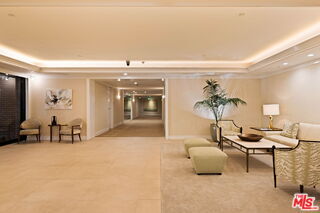 Photo - 300 N Swall Dr