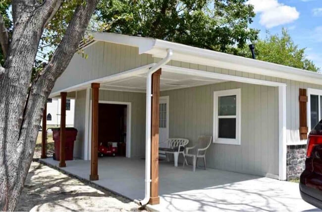 Photo - 110 N Bell St