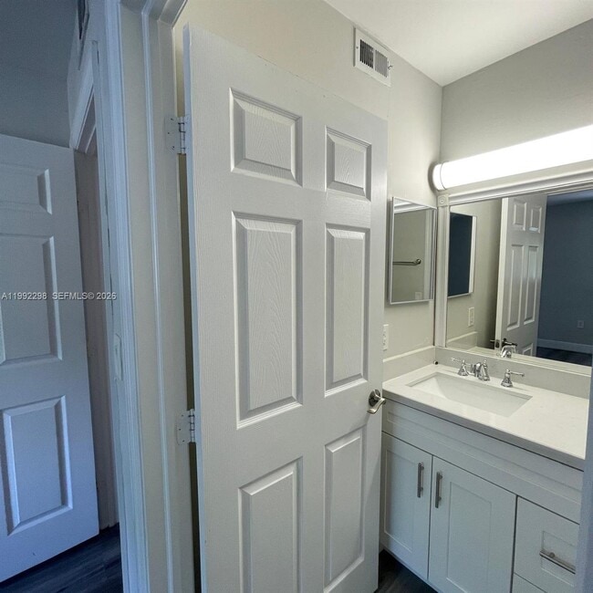 Photo - 301 Palm Cir E