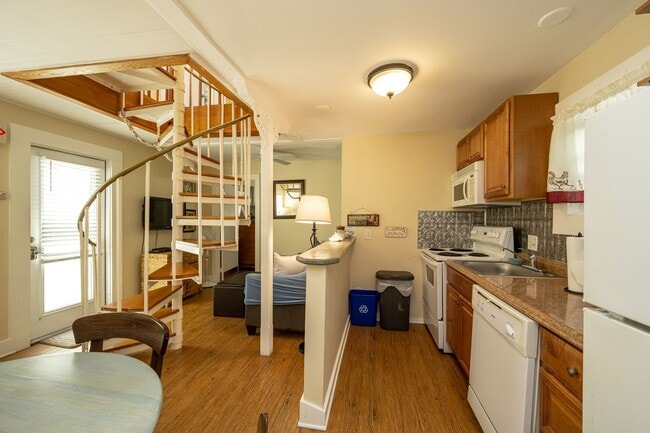 Photo - Old Town Apt Steps From Duval