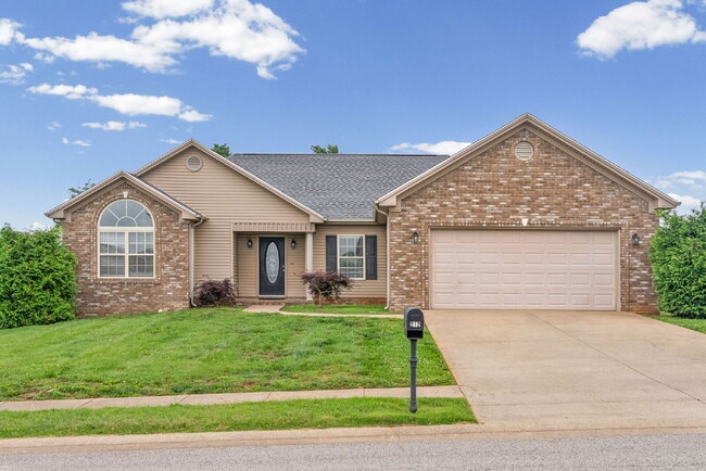 Building Photo - Beautifully Maintained 3 Bedroom Ranch Home