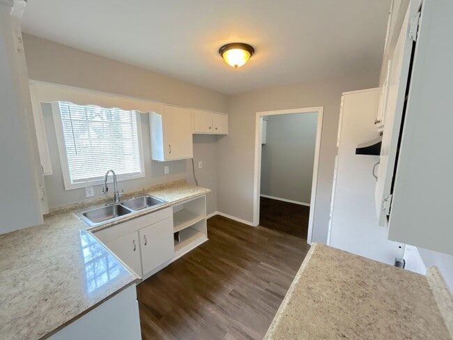 Photo - 4235 Camelot Ave