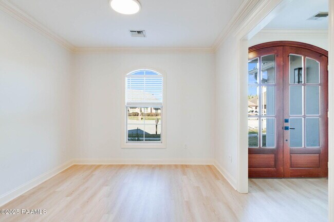 Photo - 225 Durham Dr